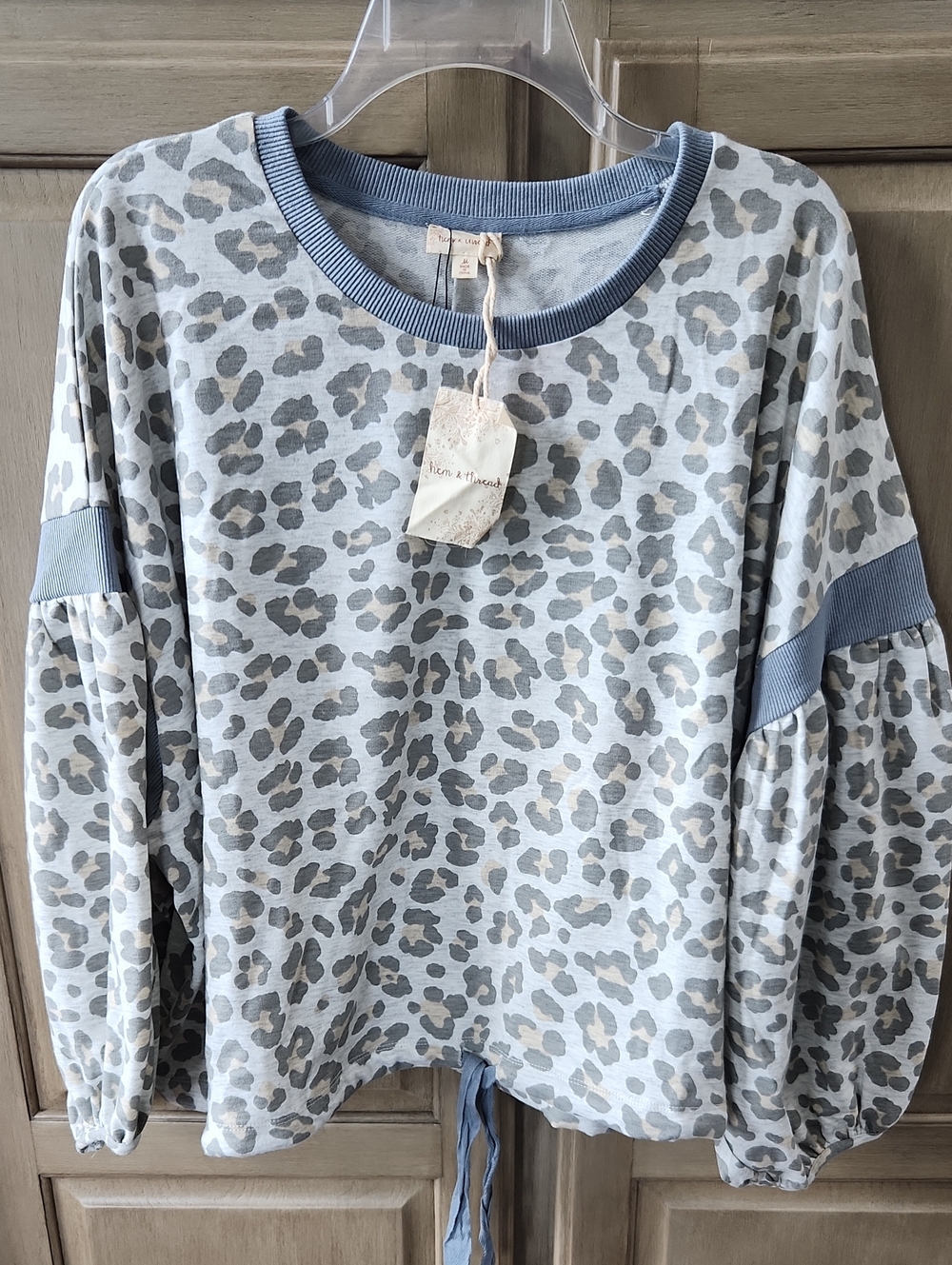Leopard Print L/S Drawstring Pullover Top in Heather Gray W/Light Blue Trim